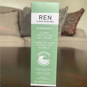 REN Clean Skincare
Evercalm™ Global Protection Moisturizer